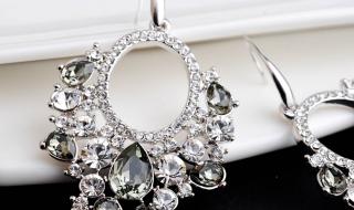 1000多的施华洛世奇是真的吗 施华洛世奇钻石